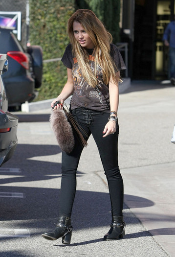 Miley+Cyrus+Miley+Cyrus+Out+Samy+Camera+West+-uakoRN0x8zl