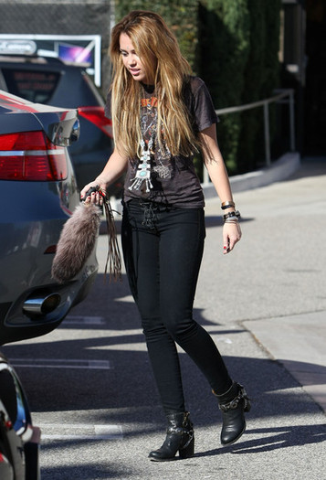 Miley+Cyrus+Miley+Cyrus+Out+Samy+Camera+West+YKZNY5nr5jwl