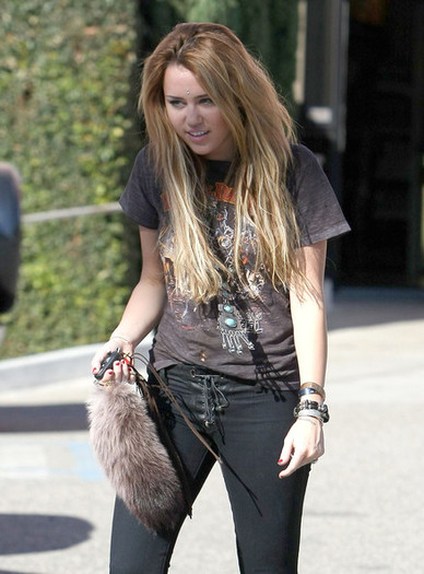 Miley+Cyrus+Miley+Cyrus+Out+Samy+Camera+West+zNR8OVG2kffl