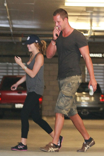 Miley+Cyrus+Miley+Cyrus+Trainer+Heading+Gym+hlwElgGmR4Pl