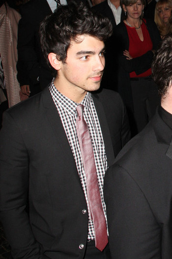 Joe+Jonas+attends+pre+Golden+Globe+party+Chateau+zvS5RMZpSN_l - Joe Jonas at Chateau Marmont in West Hollywood