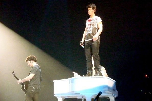 Jonas+Brothers+perform+their+show+Wembley+8D9UW-f56PEl - The Jonas Brothers Perform at Wembley Arena