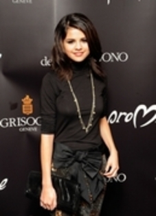 selena (3)