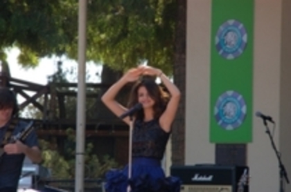 selena (45)