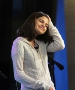 selena (85)