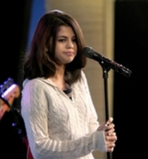 selena (86)