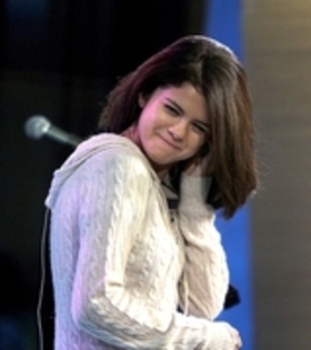 selena (87)