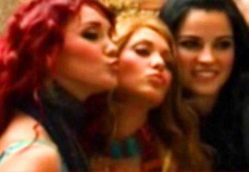 w - Dulce y Maite y Anahi