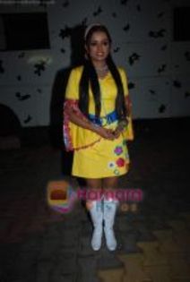 thumb_Parul Chauhan at Zee TV_s Action Replay Diwali show in Malad on 16th Oct 2010 (116)