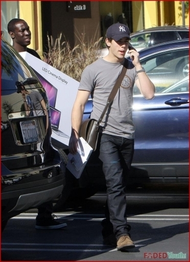 nick2011-nick-jonas-18709139-372-512 - 2011 pics XD