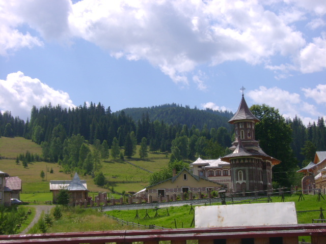 multe festivaluri aici