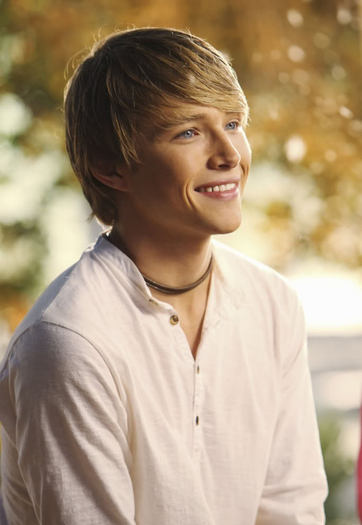 Step-forward-sterling-knight-18379162-683-990 - Sterling Knight