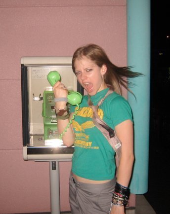 Avril-rare-pics-avril-lavigne-16579531-344-434