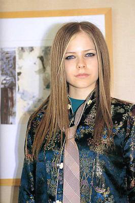 Avril-rare-pics-avril-lavigne-16579533-266-400