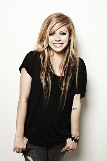 avrillavigne_press_1 - Goodbye Lullaby - Press Photo - Photoshoot