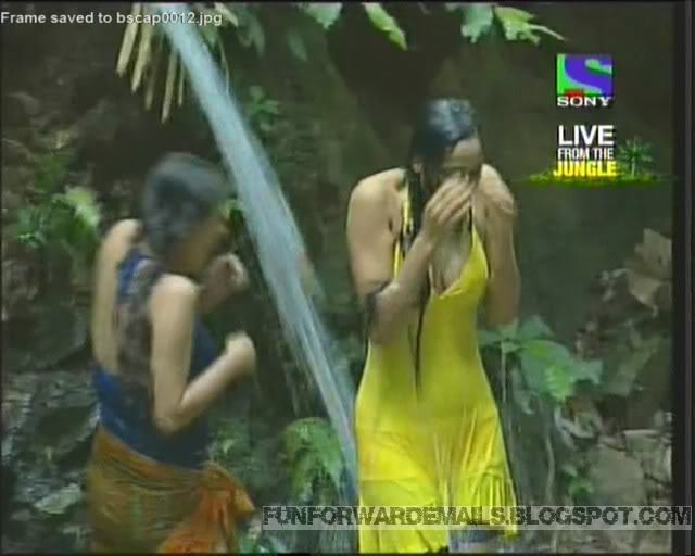 Shweta-Tiwari-Iss-Jungle-se-Mujh-19