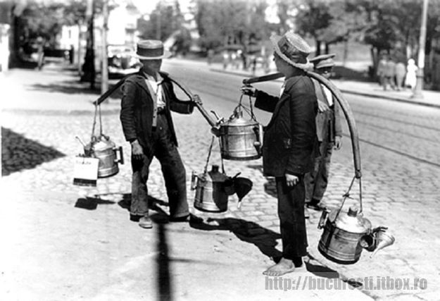 10_Vanzatori ambulanti de petrol lampant - 5-VECHIUL BUCURESTI 1871