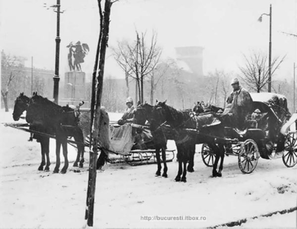 12_P-ta Victoriei_ Asteptand dupa clienti - 5-VECHIUL BUCURESTI 1871