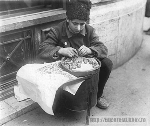 13_Vanzator de castane prajite - 5-VECHIUL BUCURESTI 1871