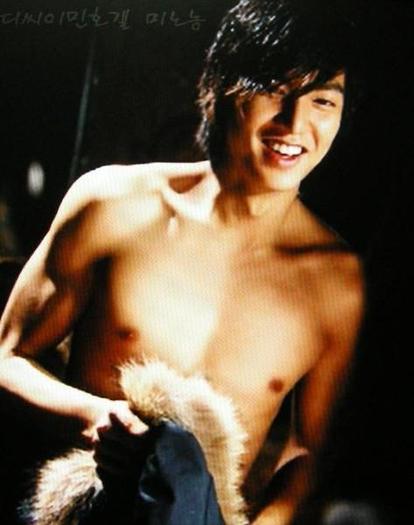 wow-boys-over-flowers-7043680-473-600