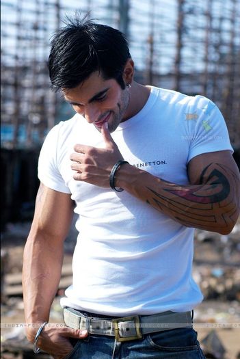 30194-karan-singh-grover - Karan Singh Grover