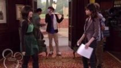 selena in sony with a change (108)