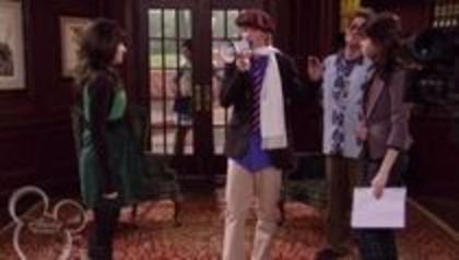 selena in sony with a change (113)