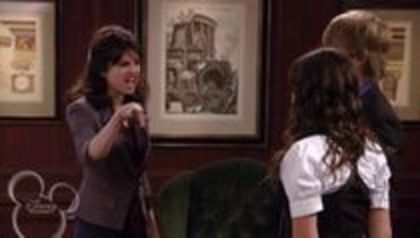 selena in sony with a change (124)