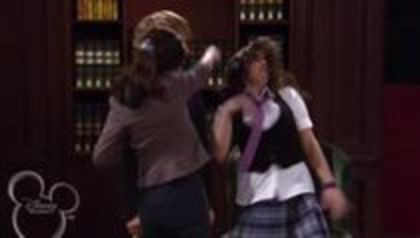 selena in sony with a change (125)