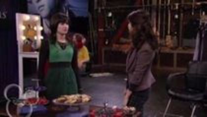 selena in sony with a change (157)