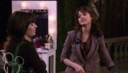 selena in sony with a change (161)