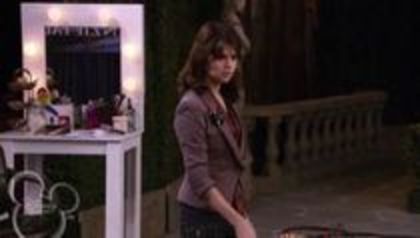 selena in sony with a change (171)