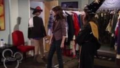 selena in sony with a change (220)