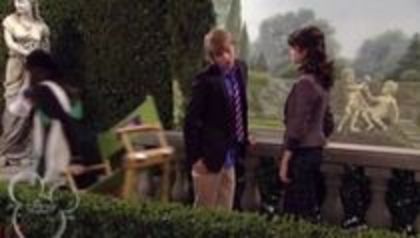 selena in sony with a change (251)