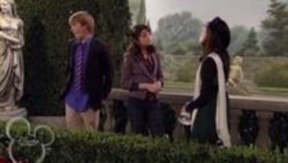 selena in sony with a change (256)