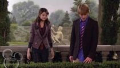 selena in sony with a change (268)