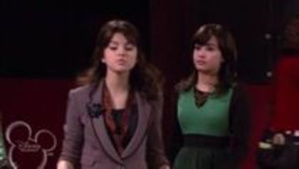 selena in sony with a change (79)