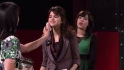 selena in sony with a change (81)