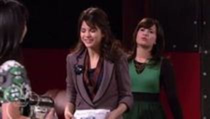 selena in sony with a change (82)