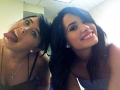 28993876_NFHJLZRVY - demi lovato