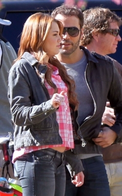  - x On the Set of So Undercover in New Orleans 22nd January 2011