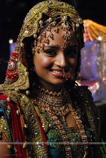 33107-parul-chauhan-looking-like-a-bridal - Parul Chauhan - Ragini Anmol Rajvansh