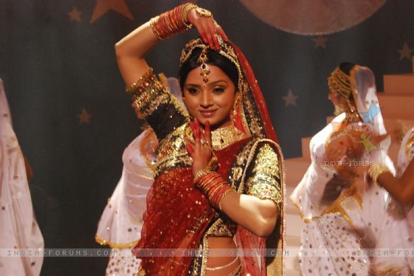 56407-ragini-dancing-on-the-dance-floor - Parul Chauhan - Ragini Anmol Rajvansh