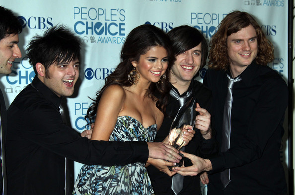 Selena Gomez 2011 People Choice Awards Press B12pcusauFNl