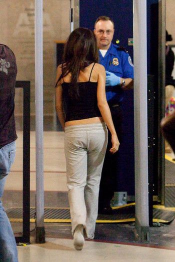 Selena Gomez Selena Gomez LAX 3Djw7Bwjh4jl - At LAX Airport