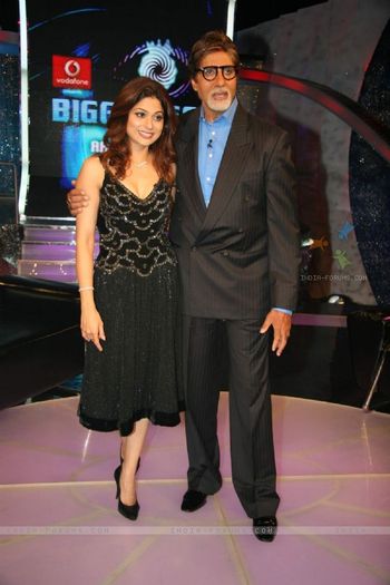 82099-amitabh-bachchan-and-shamita-shetty-on-the-sets-of-big-boss-at-l - Shamitha Shetty