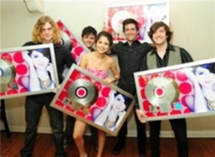 19897002_UBMOQFTEQ - Fan Of Me