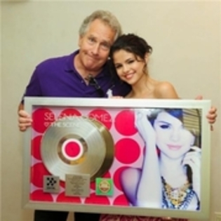 19897068_UODKLPQIS - Fan Of Me