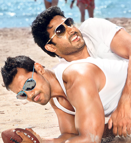 original_Abhi-John_4902e6e244904 - Dostana