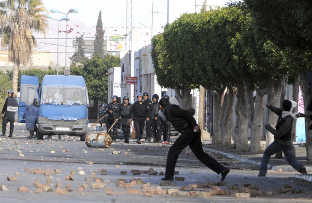 tunisia_north_africa_riots_5799611_custom - evenimente 2011